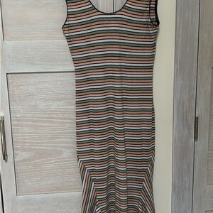 Elliatt Striped Midi Dress Sleeveless Scoop Neck